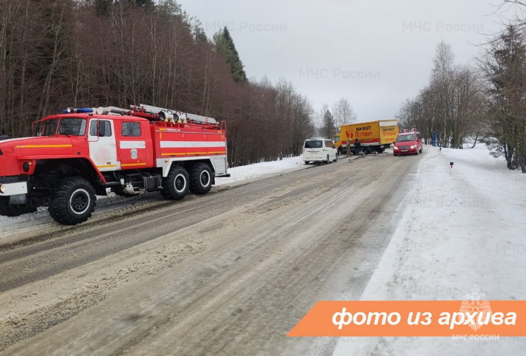 Спасатели Ленинградской области приняли участие в ликвидации последствий ДТП в Тихвинском районе