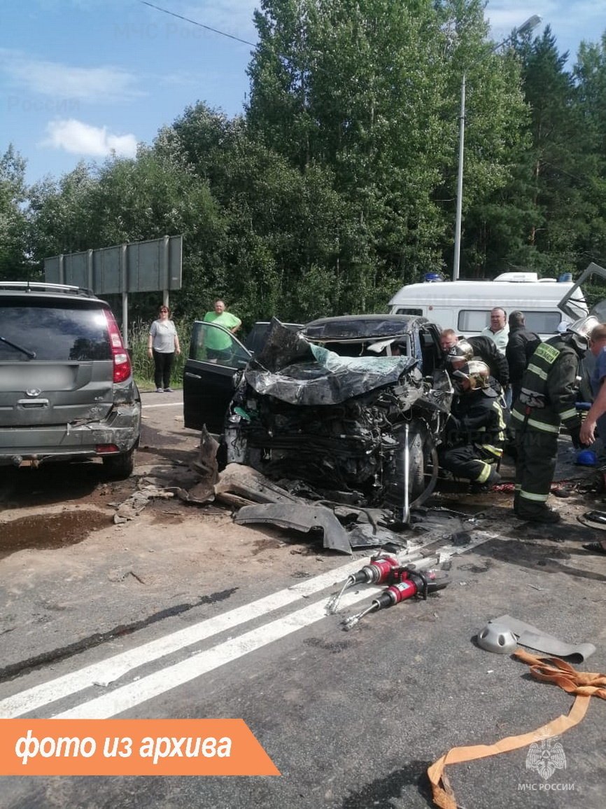 Спасатели Ленинградской области приняли участие в ликвидации последствий ДТП в Тихвинском районе