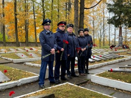 Коллектив следственного отдела по городу Тихвину принял участие в церемонии захоронения останков бойцов Красной Армии